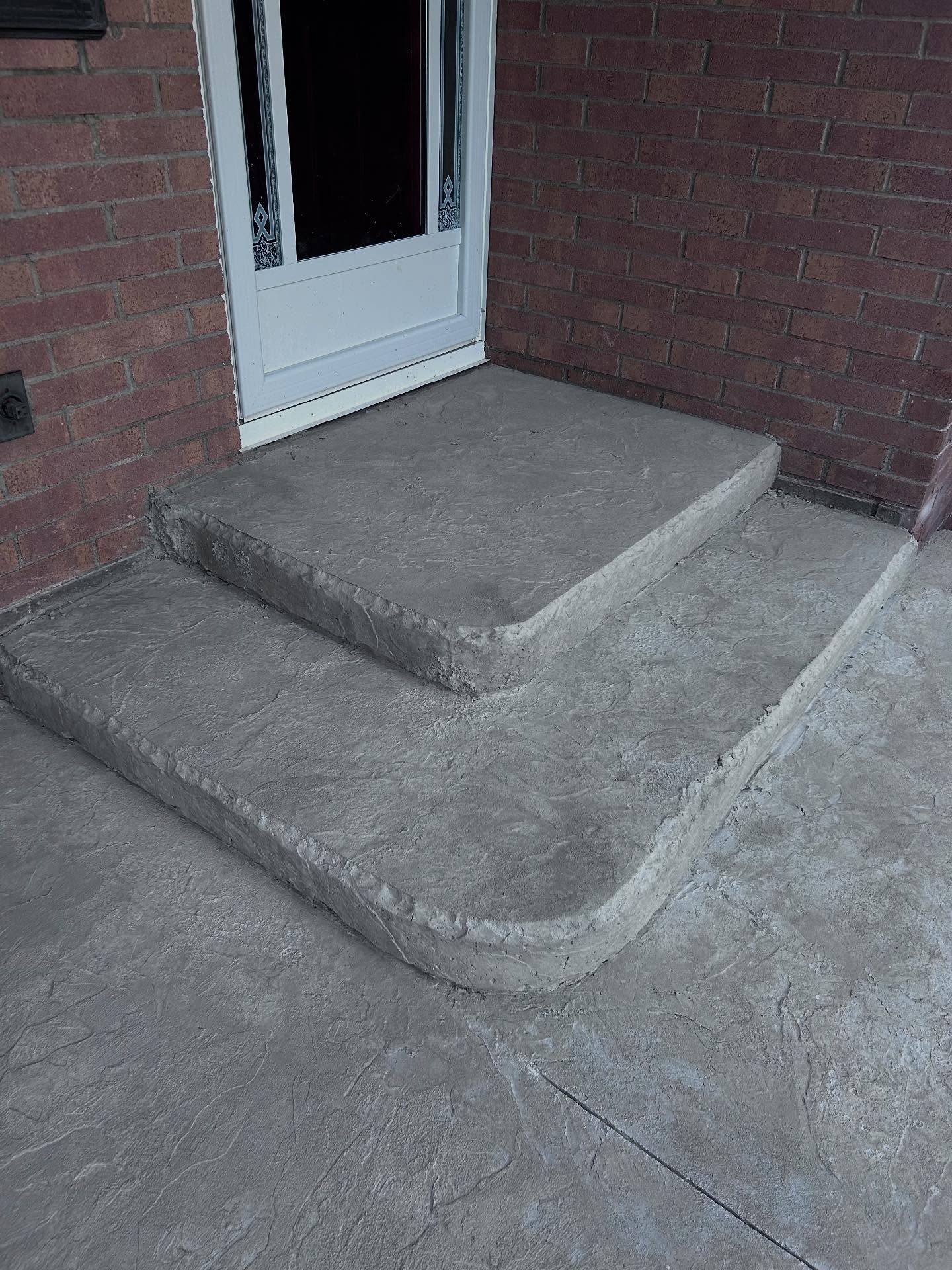 Elevating Curb Appeal with Custom Mixed-Finish Concrete - Image 2